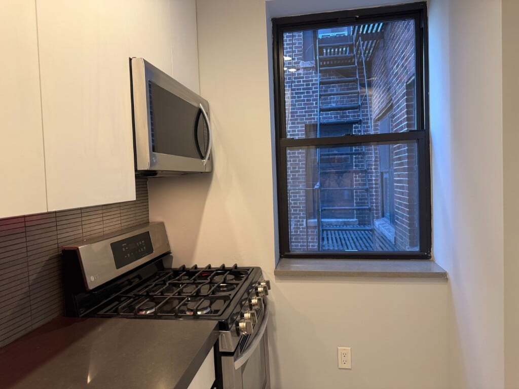 Building Photo - 195 Stanton St