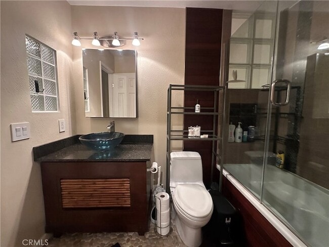 Building Photo - 2217 Vanderbilt Ln