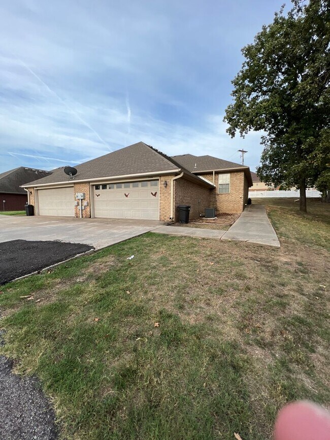 Building Photo - 1528 N 24th St