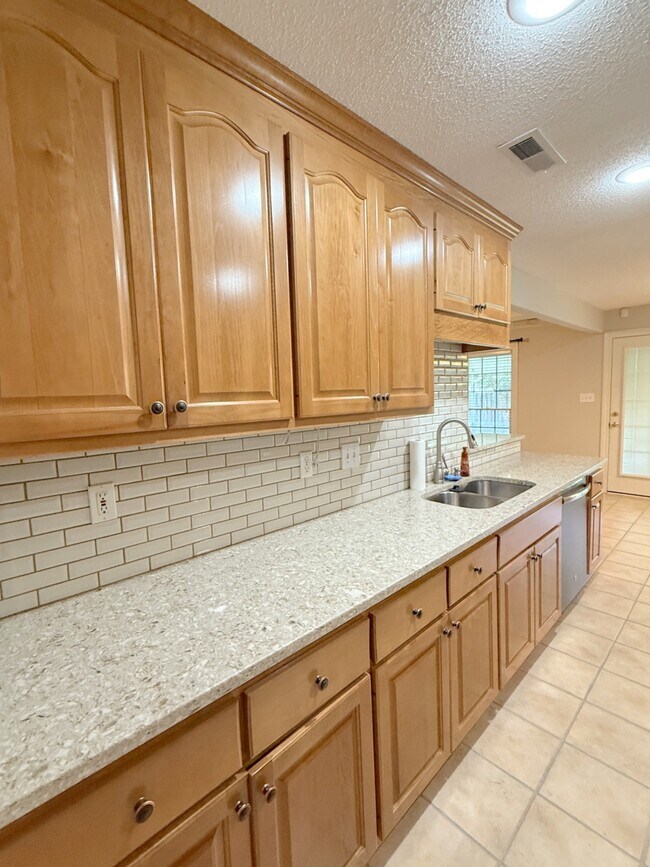 Building Photo - 238 Pebble Brook Dr