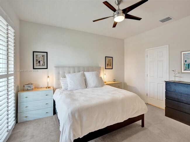 Building Photo - 1144 S Community Dr