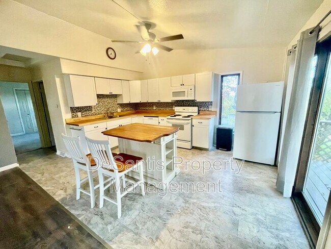 Building Photo - 1302 Airport Rd