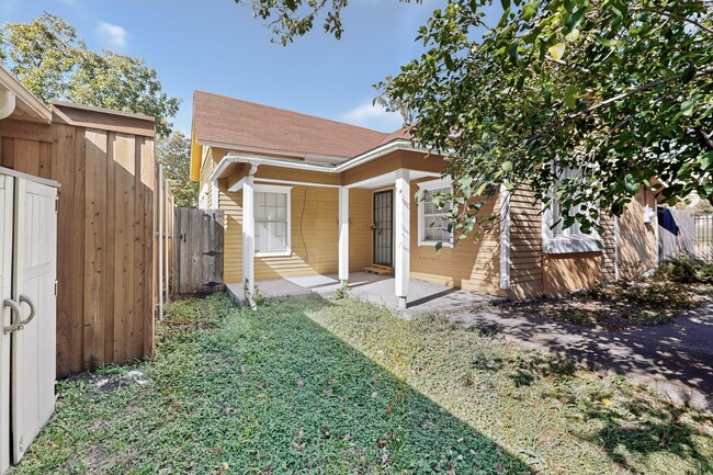 Building Photo - 5645 Santa Fe Ave