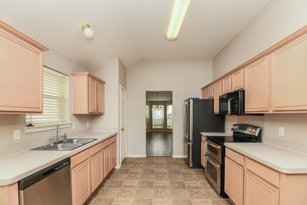 Building Photo - 633 Crystal Brook Dr