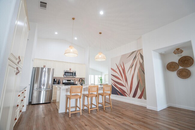 Building Photo - 45150 Birchcrest Cir