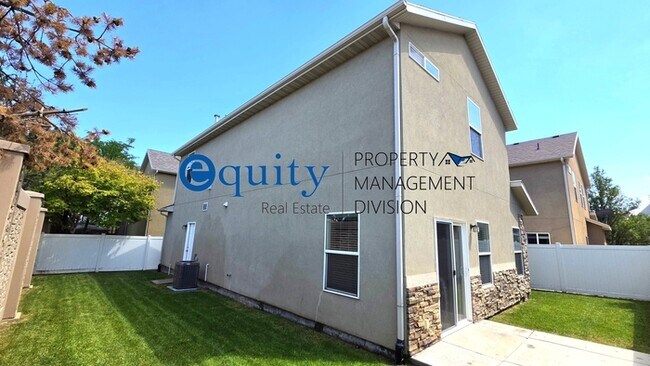 Building Photo - Newly Updated!