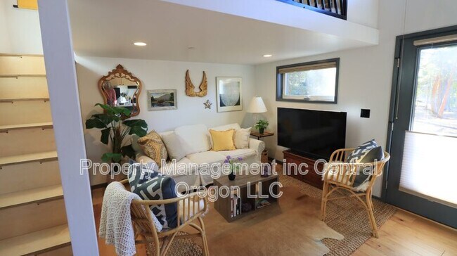 Primary Photo - 61304 SE Wizard Ln