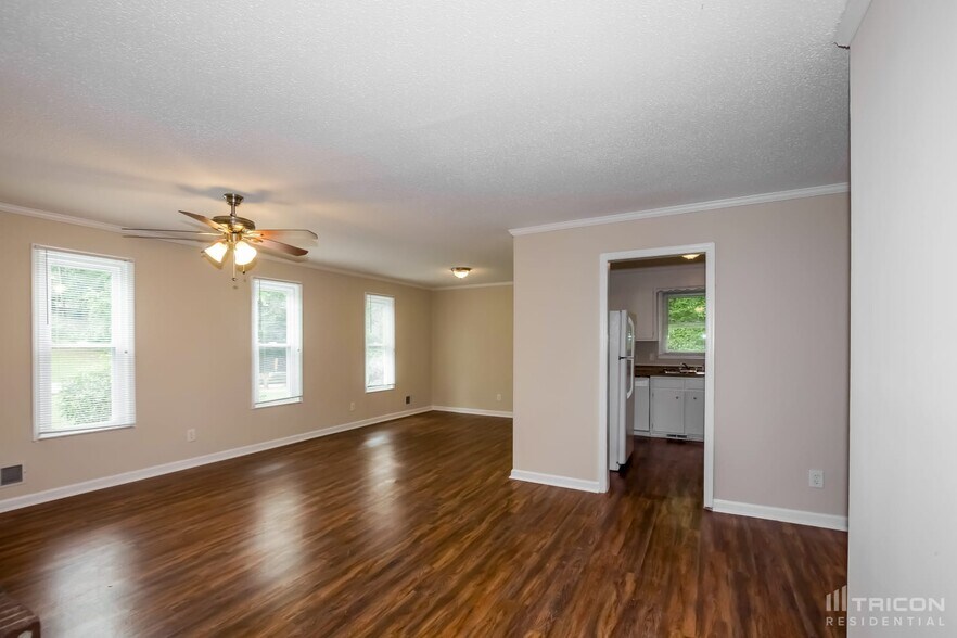 Building Photo - 530 N Royal Tower Dr