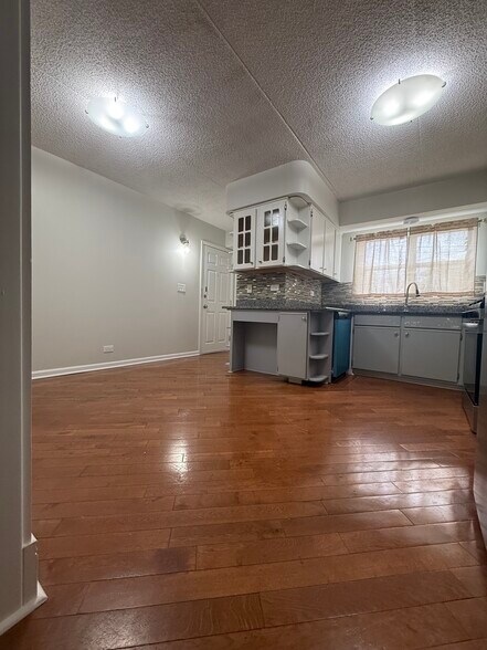Kitchen - 4750 N Elston Ave