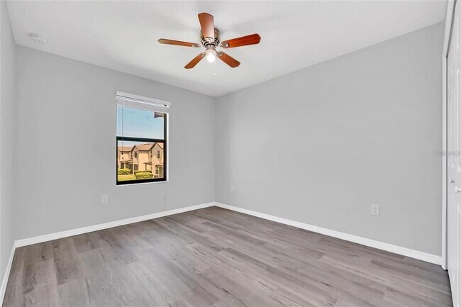 Building Photo - 2471 Seven Oaks Dr