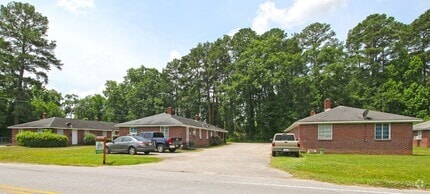 Building Photo - Cozy & Convenient 2 Bedroom in West Columb...