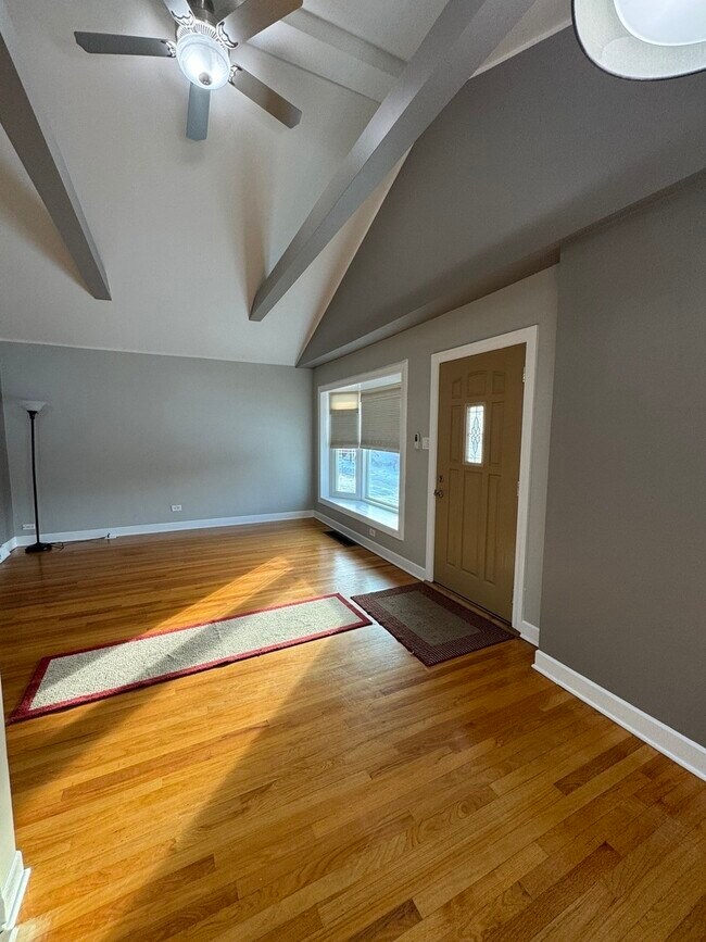 Building Photo - 5623 S Nagle Ave