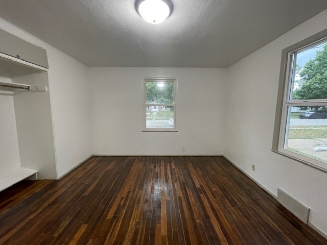 Building Photo - 2229 Parkview Pl