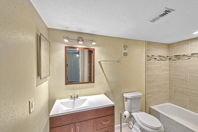 Building Photo - 1500 Sandy Springs Rd