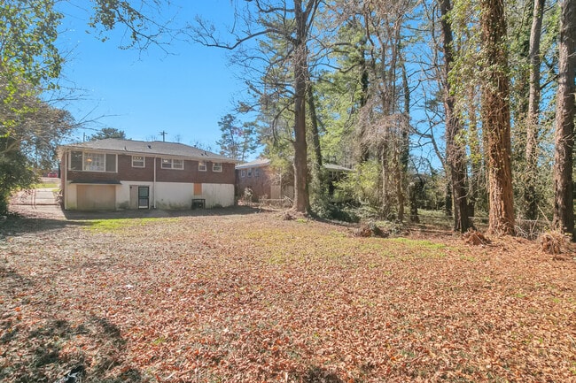 Building Photo - Room in House on Santa Monica Dr
