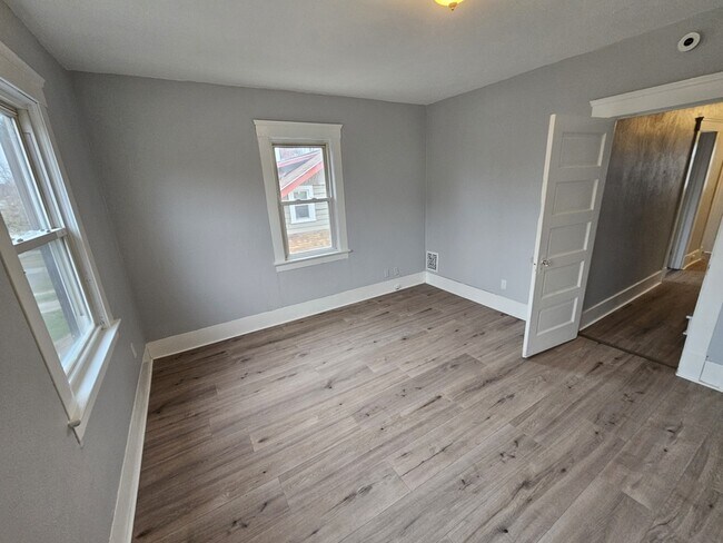 Building Photo - 1852 E 32nd St