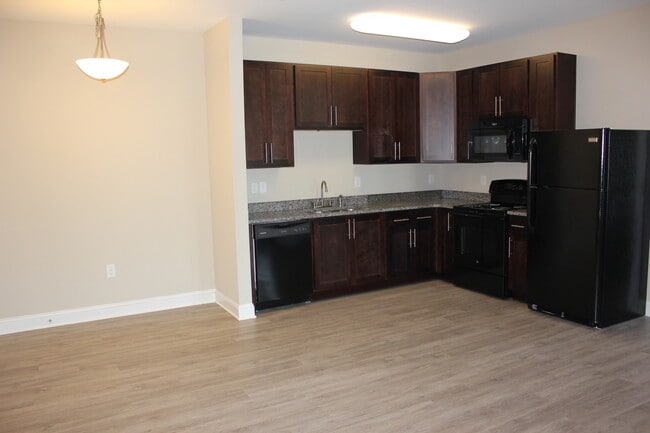 Building Photo - 2 Bedroom, 2 Bath Apartment for Rent