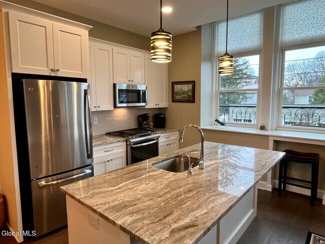 Building Photo - 77 Van Dam St