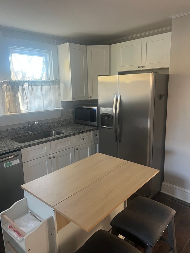 Building Photo - 2301 S Ridge Ave