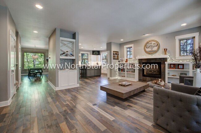 Building Photo - Spacious Five Bed Home in NW Bend