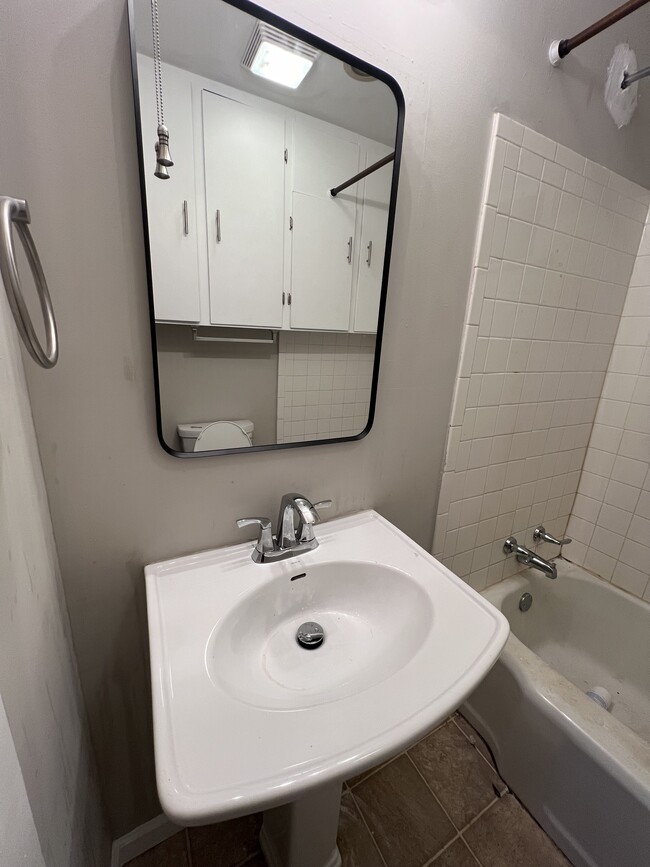 Bathroom - 829 W Mountcastle St