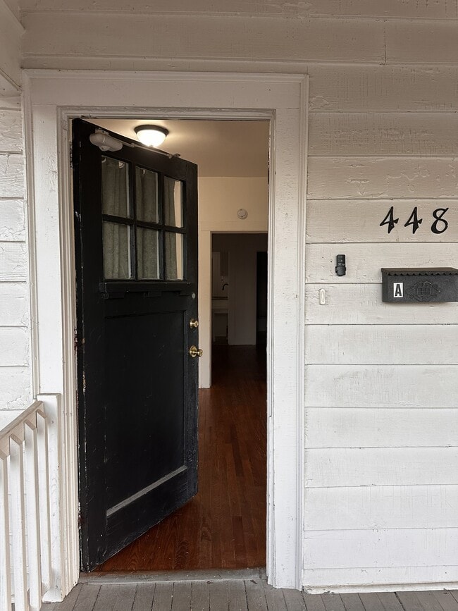 Entry - 448 Calhoun St NW