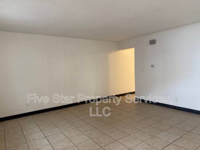 Interior Photo - Lake Shore Apartments