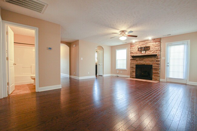 Building Photo - Pet Friendly Ranch!