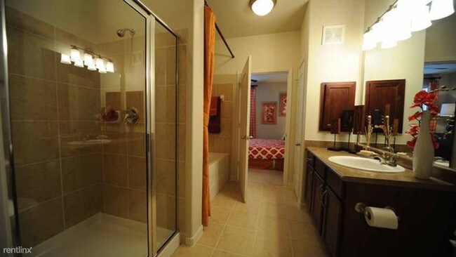 Building Photo - 10851 W Montfair Blvd