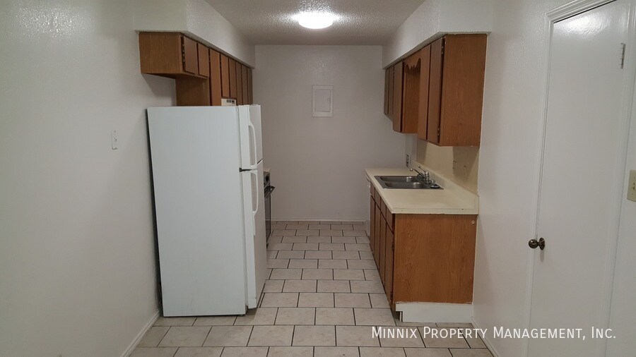 Building Photo - 8208 Vernon Ave