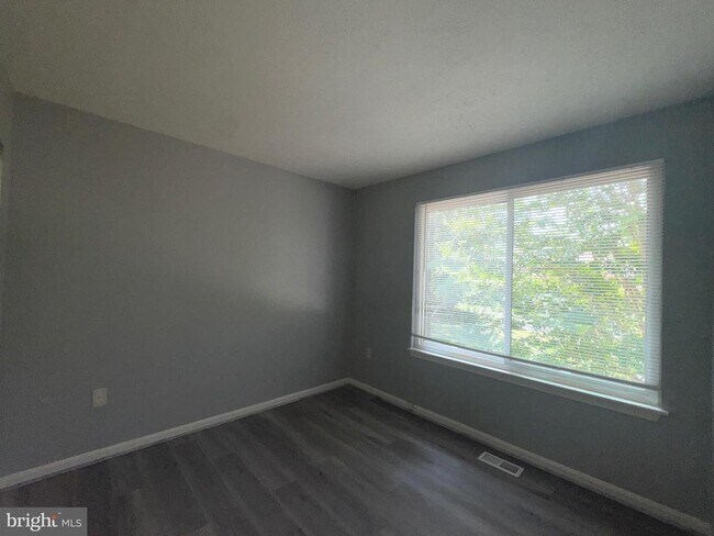 Building Photo - 7233 Mill Creek Ct
