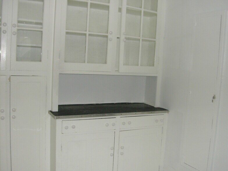 Building Photo - 4135 Roland Ave