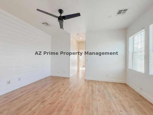 Building Photo - 164 W Commerce Ct