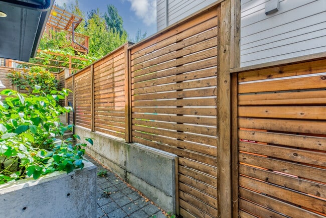 Building Photo - 1505 E Spruce St