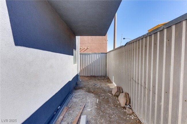 Building Photo - 254 Tower St