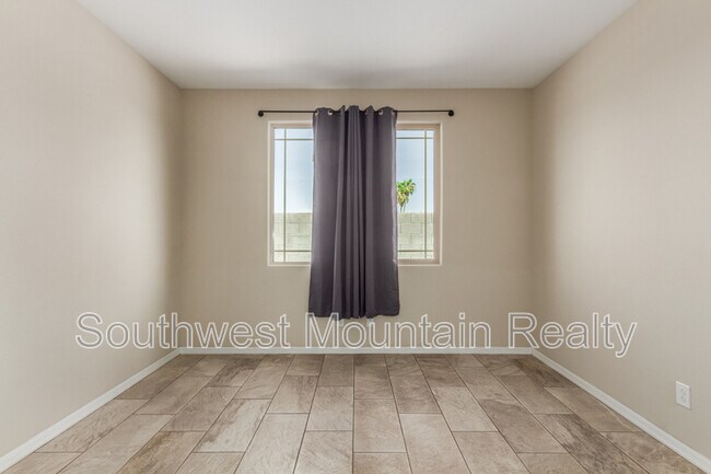 Building Photo - 2753 S 85th Way