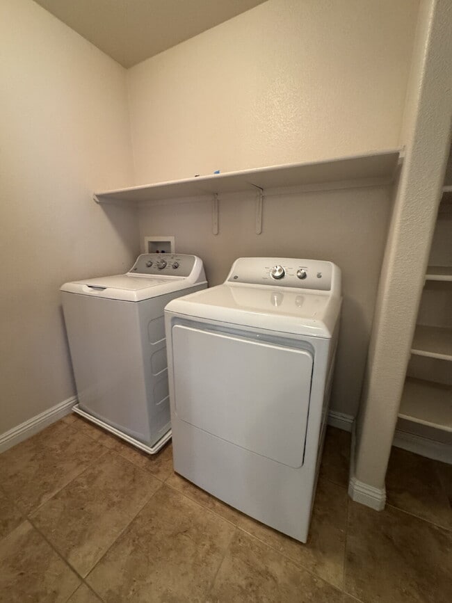 Building Photo - Sky Canyon Area Home w/ 3 Beds PLUS Loft & Solar