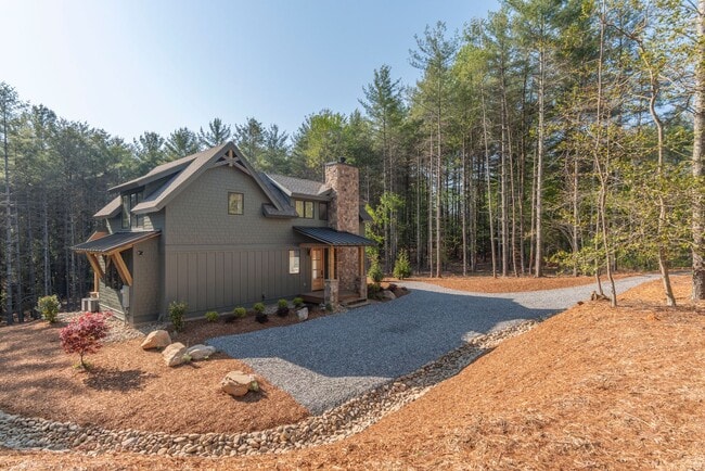 Building Photo - Stunning House w/ Amenities to Camp Lake J...