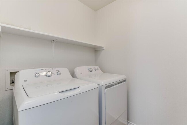 Building Photo - 6521 Quinton Dr