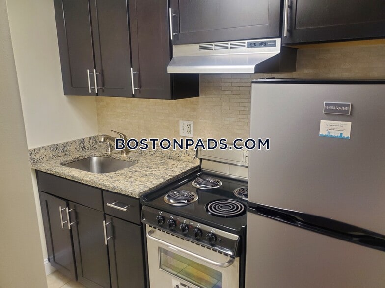 Building Photo - 62 Boylston St