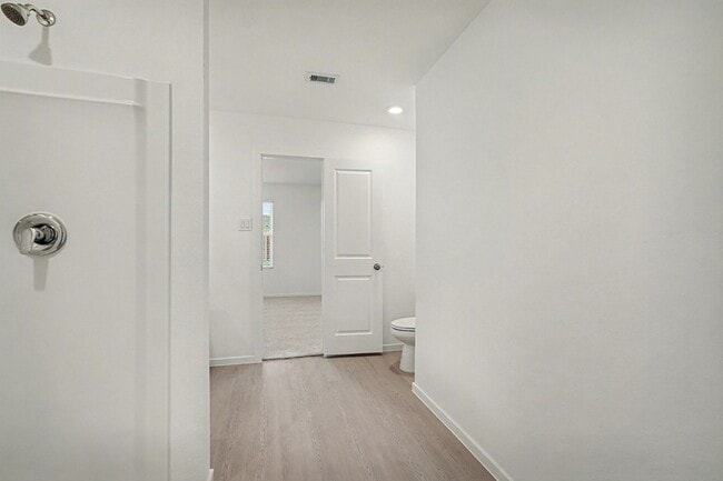 Building Photo - 6315 Linden Leaf Dr