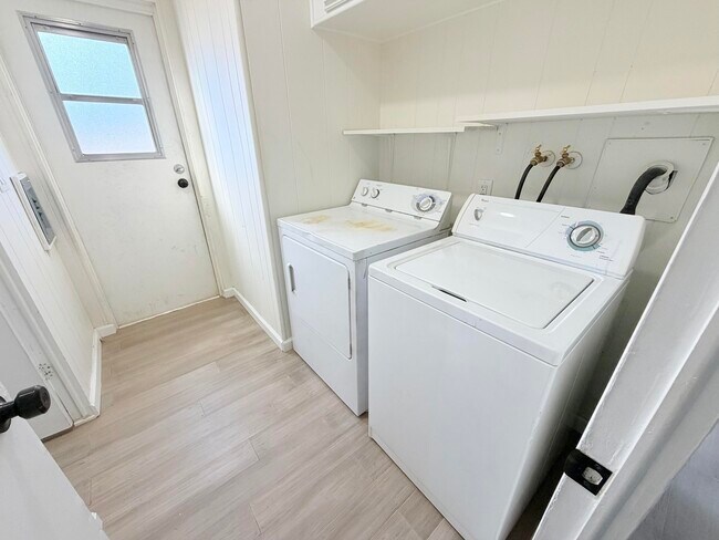 Building Photo - 64811 Thomas Ave