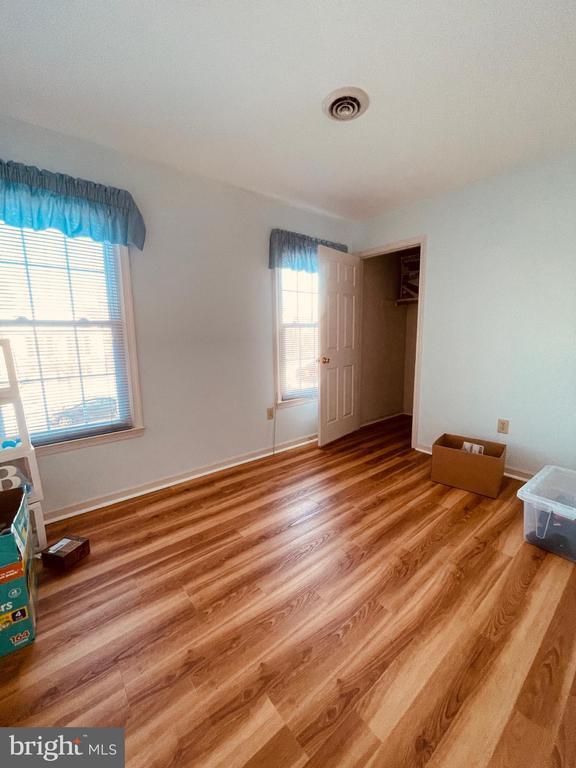 Building Photo - 404 Navaho Dr