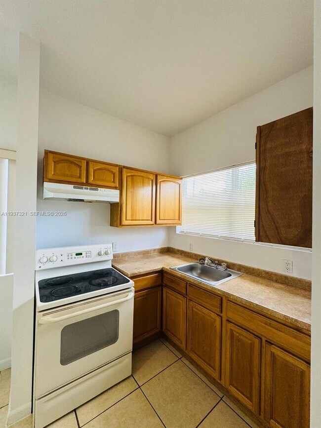 Building Photo - 1330 NW 5th St