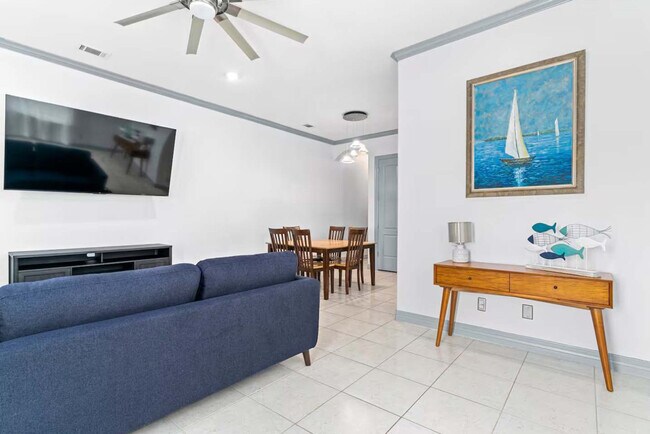 Building Photo - 117 E Campeche St