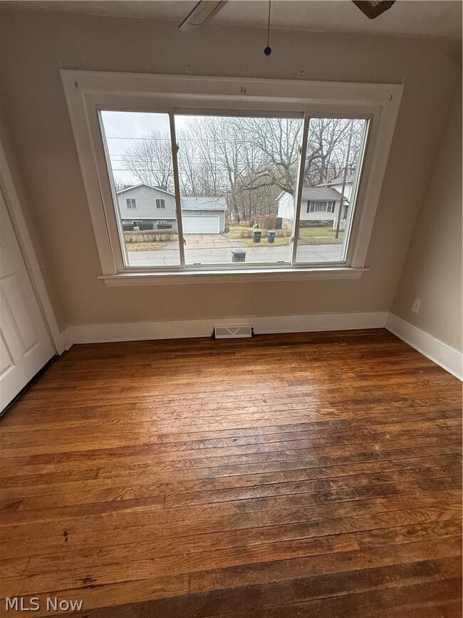 Building Photo - 805 Carpenter St