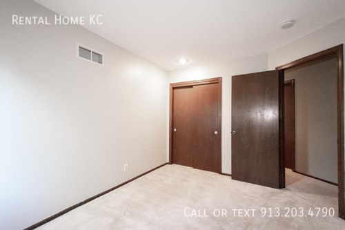 Building Photo - 1835 S Abbey Cir