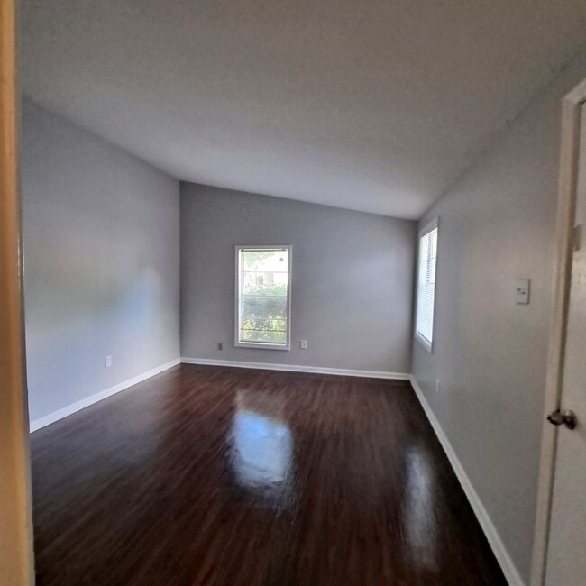 Building Photo - 3408 Clearbrook St