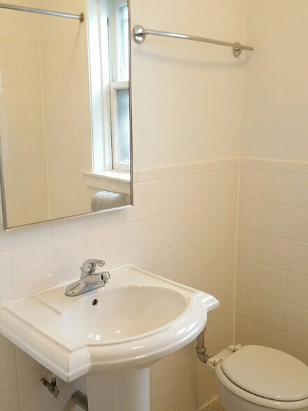 Building Photo - 710 Seward St