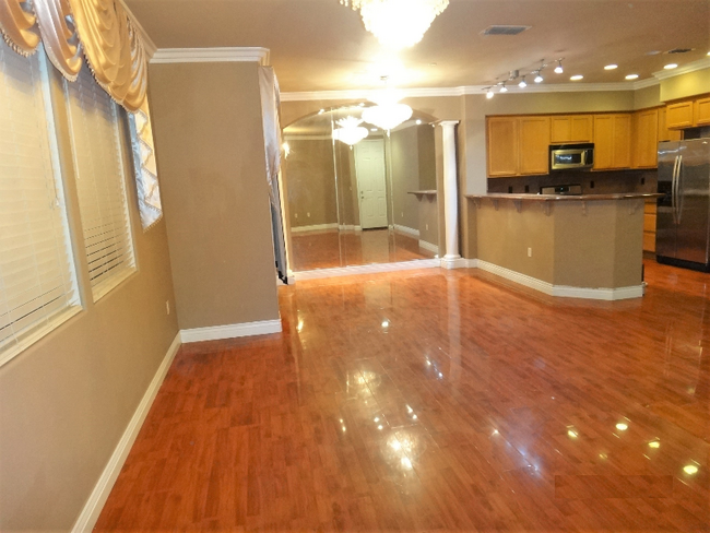 Building Photo - 508 Dante Cir